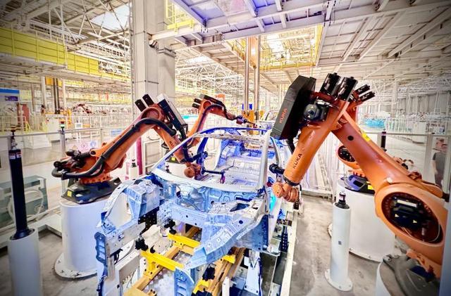 探访北汽享界超级工厂：2分钟下线一台新能源车｜北京经济新航标(图4)