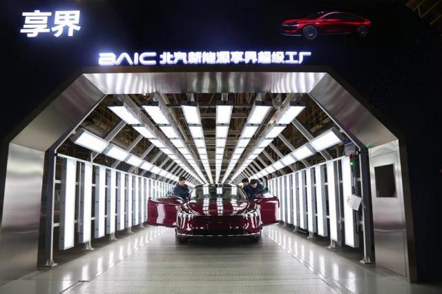 探访北汽享界超级工厂：2分钟下线一台新能源车｜北京经济新航标(图5)