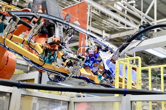 探访北汽享界超级工厂：2分钟下线一台新能源车｜北京经济新航标(图3)