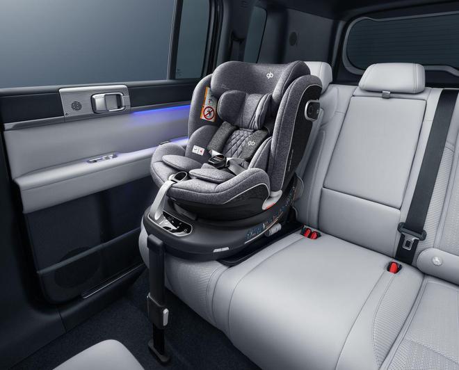 比亚迪“大五座天花板”方程豹钛7火爆上市售价1798万元起(图7)