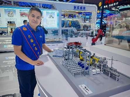 潍坊4名劳模工匠、4项创新成果亮相大国工匠交流大会(图1)