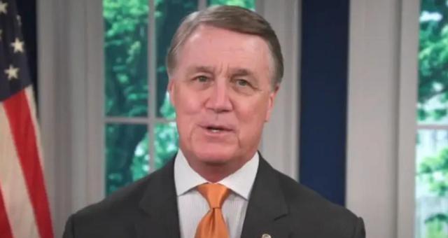 特朗普痛下决心：宁可舍弃1000亿的大生意也不能让中国断了后路(图5)