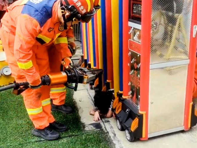 本想去牙科当个勇敢宝宝没想到在门边先“破了防”……(图3)