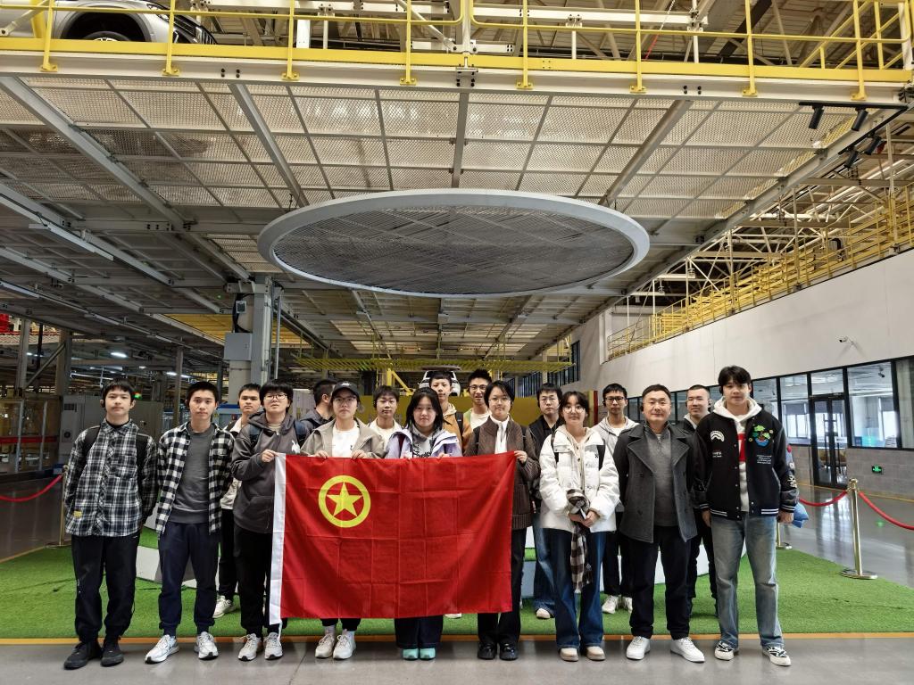 钱学森书院师生走进吉利汽车西安产业园(图1)