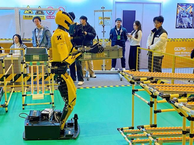 机器人在上海比拼多个项目裁判、选手和观众都在看什么？(图3)