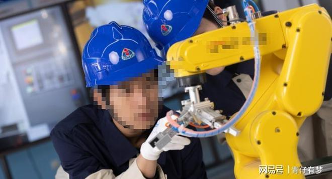 太震撼！北京后厂村手搓机器人全靠名牌大学工人扎堆拧螺丝？(图3)