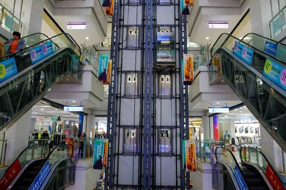 悬坠之间：110万台高龄电梯的“续命”难题(图1)