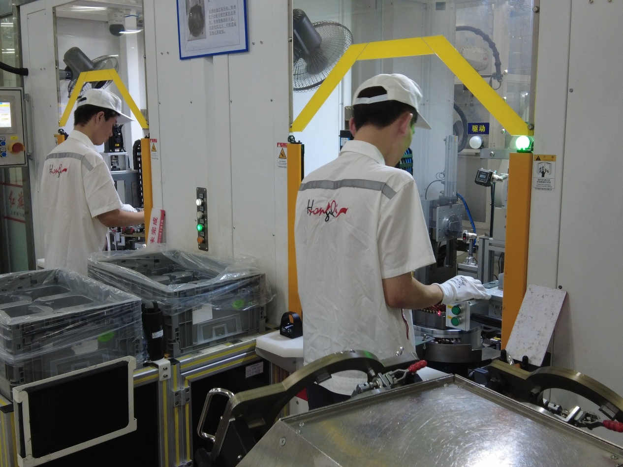 创新筑梦·长春汽开智造进行时丨“数智”赋能创新路：一汽旗新动力科技公司的突破与担当(图2)