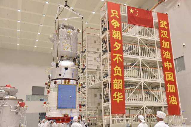 神舟20飞船舷窗受损美国、俄罗斯教训惨痛我们能在轨修复？(图8)