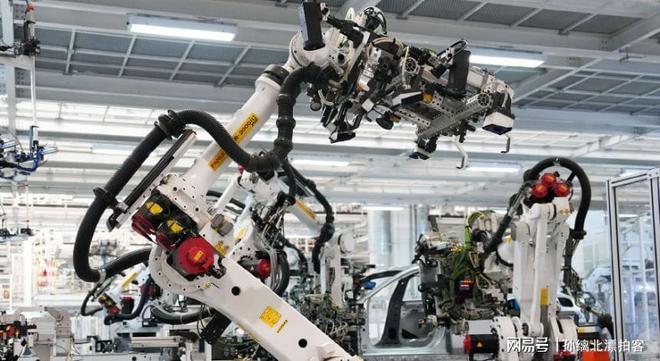 万亿产业链重新洗牌!从春晚到工厂车间中国正式进入机器人时代(图7)