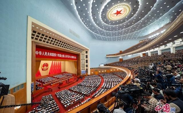 两会后必看!大厂收缩、房子不涨2026年普通人的钱到底从哪来?(图1)