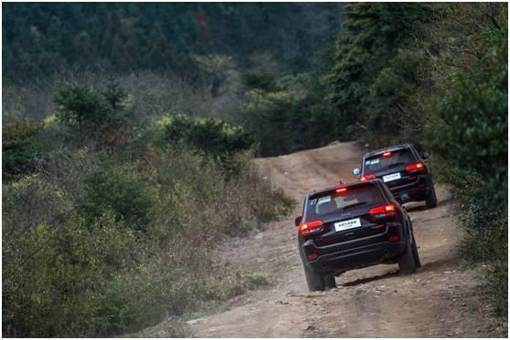 春风十里不如你福泉山麓试驾改款Jeep大切诺基(图9)