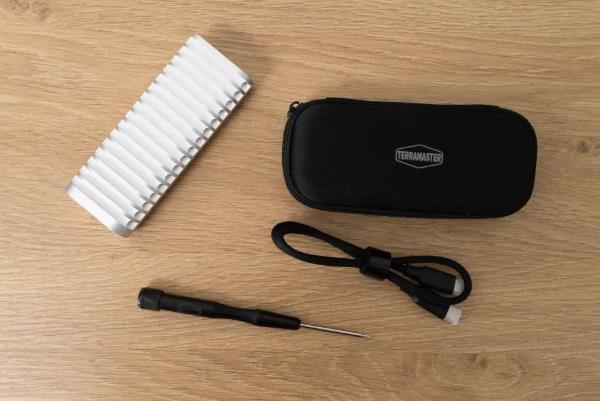 差旅硬盘盒越轻越好横评给你答案！(图3)