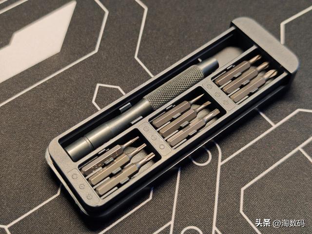 廉价国货验票：￥8块9得力龙鳞铝柄精密螺丝刀10件套开箱简评(图3)